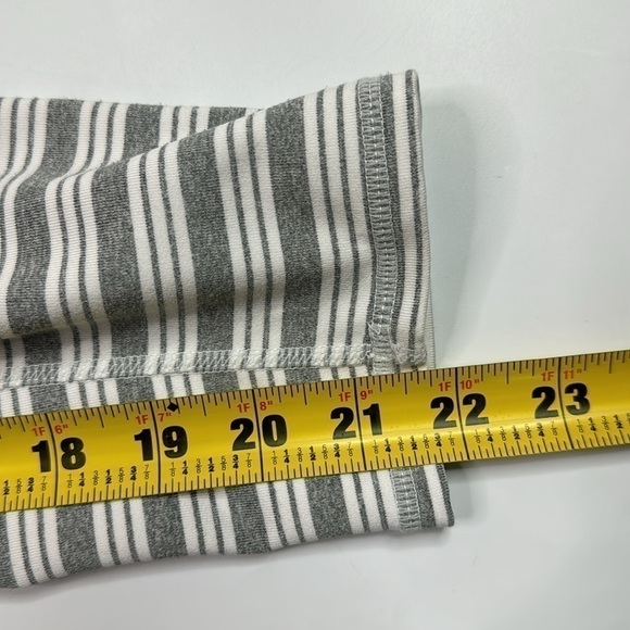 Athleta Gray White Striped Capri Pants Size XS - Picture 6 of 11